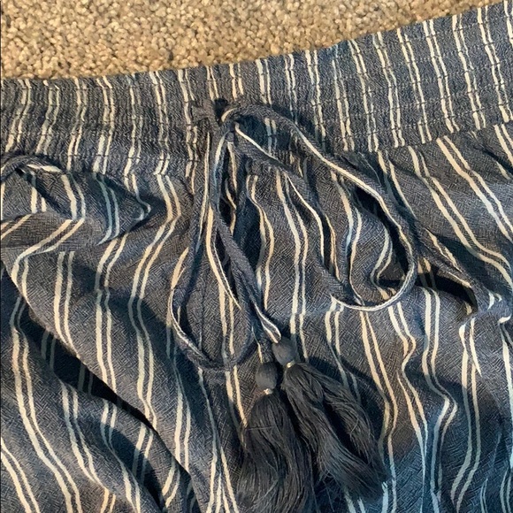 American eagle stripped dolphin shorts - Picture 7 of 7